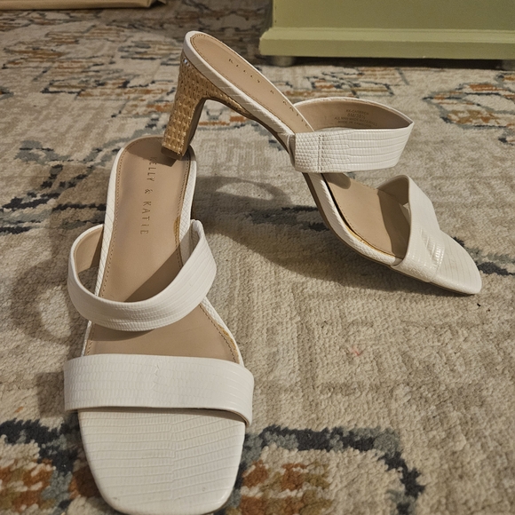 Kelly & Katie White Women's Kitten Heeled Sandals - Picture 1 of 5